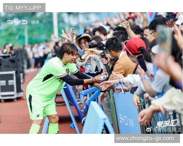 足球场上的华丽舞者展现风采与技巧的明星球员们